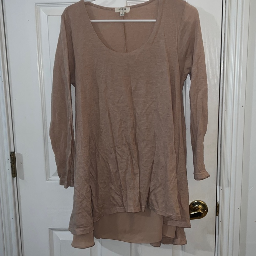 light pink shirt size small